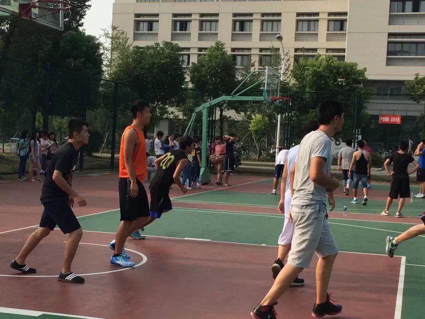 我院举办研究生迎新篮球赛