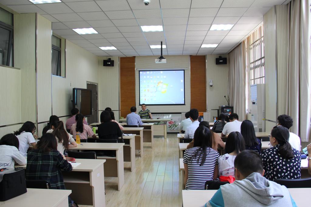 我院校友会会长侯启贤先生回学院与师生交流