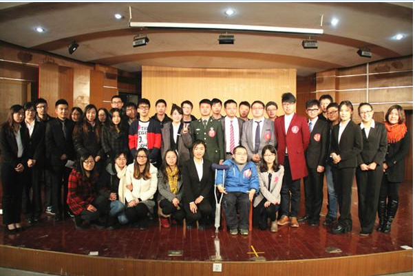 13级研究生邹骏获得成江南大学第十届“十佳研究生”称号