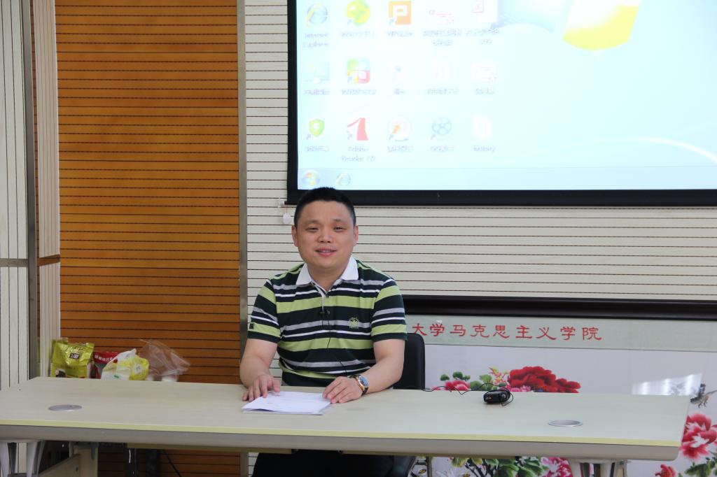 我院校友会会长侯启贤先生回学院与师生交流